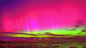 In der Nacht zum Montag, 2. Juni 2025, könnten am Himmel über Deutschland Polarlichter zu sehen sein.