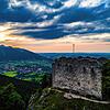 Mächtig thront die Burgruine Falkenstein über dem Ostallgäu. Dieses Foto entstand im vergangenen Jahr. Derzeit ist die Ruine eingerüstet.