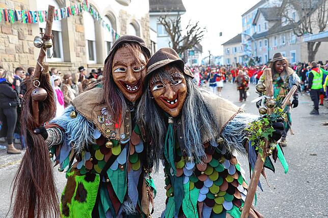 Ob in einer Zunft oder einfach nur so: Sich zu verkleiden gehört an Fasnacht einfach dazu – wie kürzlich beim Narrentreffen in ...