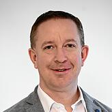 Stephan Niggemeier lässt Falschparker auf den Rot-Kreuz-Stellplätzen beim Klinikum direkt ansprechen