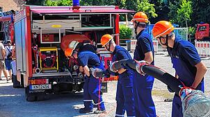 Zahlreiche haben die Wettkämpfe beim Kreisfeuerwehrtag in Gottmadingen Zuschauer angezogen – zu beobachten. Die Trupps mussten löschen, ...