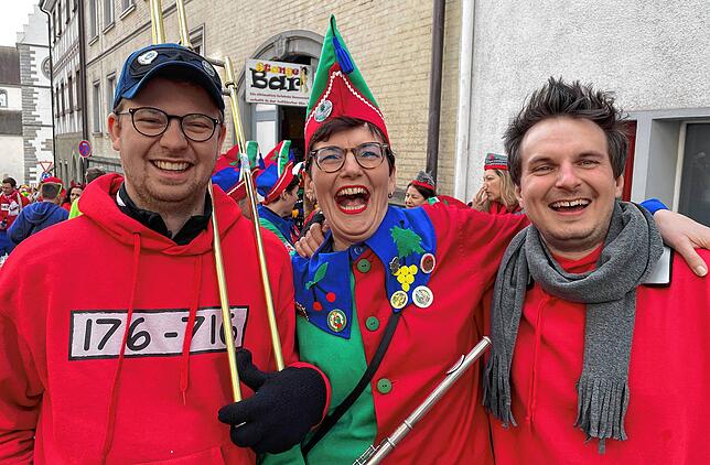 Bild 23: Tolle Stimmung beim Sonntagsumzug der Überlinger Narrenzunft &ndash; Teil 1