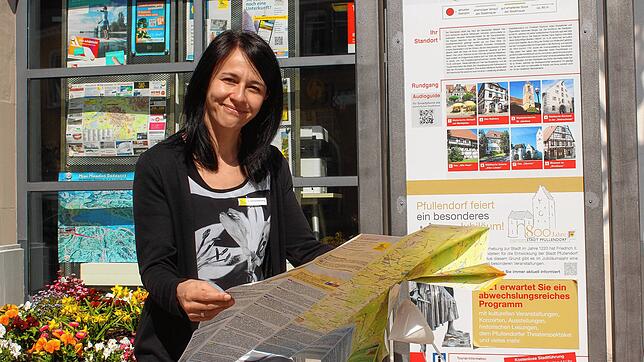 Bei Ulrike Schwichtenberg, Leitern der Tourist-Info in Pfullendorf, gibt es Rad- und Wanderkarten mit Alternativvorschlägen zu den ...