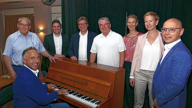 Zwei- oder gar Dreiklang von Förderverein, Trägerverein und Trägergemeinden: JMS-Vorsitzender Franz Moser und Musikschulleiter Arpad ...