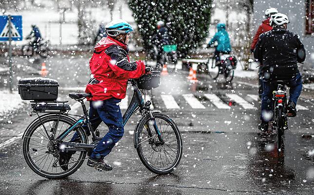 Immer mehr Menschen sind während Corona auf E-Bikes oder das konventionelle Fahrrad umgestiegen. Das hat zu sprunghaften Anstiegen bei ...