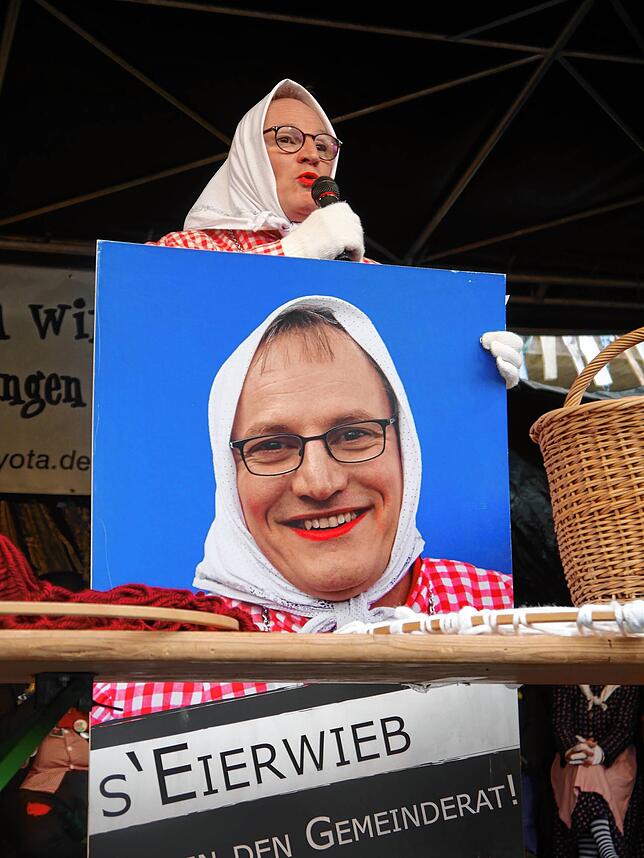 Bild 22: Jetzt haben die Poppele das Sagen: Die besten Bilder vom Rathaussturm in Singen