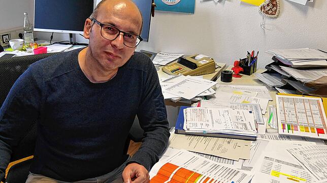Laut Planansatz wird das Haushaltsjahr 2025 ein ordentliches – positives – Ergebnis aufweisen. Besorgt blickt Kämmerer Stefan Mattes ...