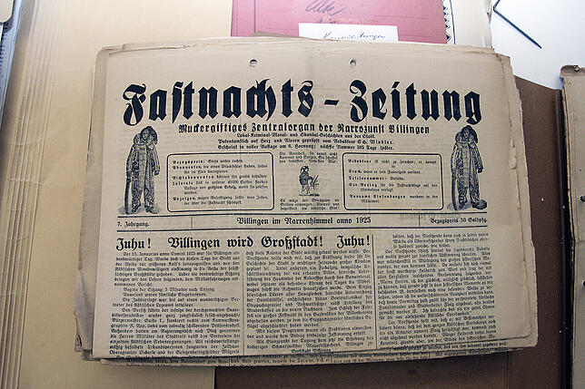 Bild 4: Alte Narrozeitungen neu im Archiv: Michael Bohrer zeigt die größten Schätze