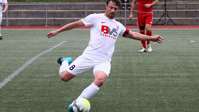 Wieder am Ball: Nach sechs Spielzeiten beim FC Erzingen und einer halbjährigen Pause spielt Stefan Fels (33) künftig wieder für seinen ...