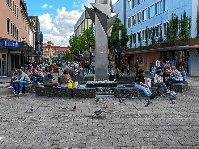 Ein lange Zeit ungewohntes Bild präsentierte sich am vergangenen Freitag in der belebten Singener Innenstadt.