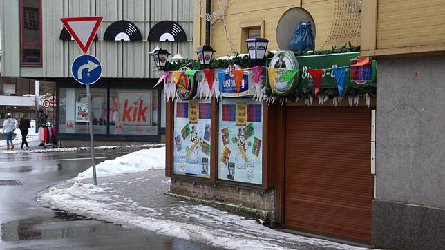 Die Kreuzung von Weidenbächlestraße und Bärenplatz mit dem Bistro "Fun". Hier wurde Paul B. am frühen Dienstagmorgen von drei Personen ...