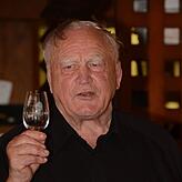 Werner Endres war 50 Jahre lang im Hauptberuf Vollblutwirt, dessen humorvolle Weinproben, hier 2015, legendär sind.