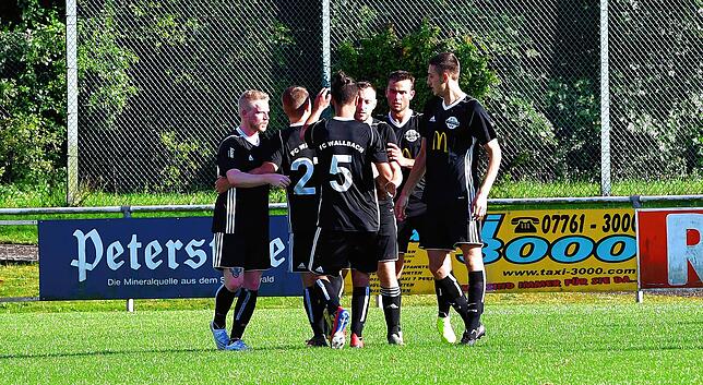 Bild 1: FC Wallbach dreht die Partie und gewinnt mit 3:2 gegen den FC RW Weilheim &ndash; und wir haben die Bilder!