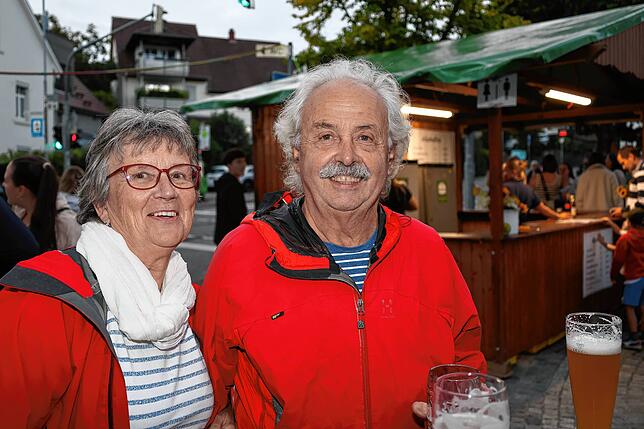 Bild 6: Das Dingelsdorfer Herbstfest 2025 ist eröffnet: So wird am ersten Abend gefeiert