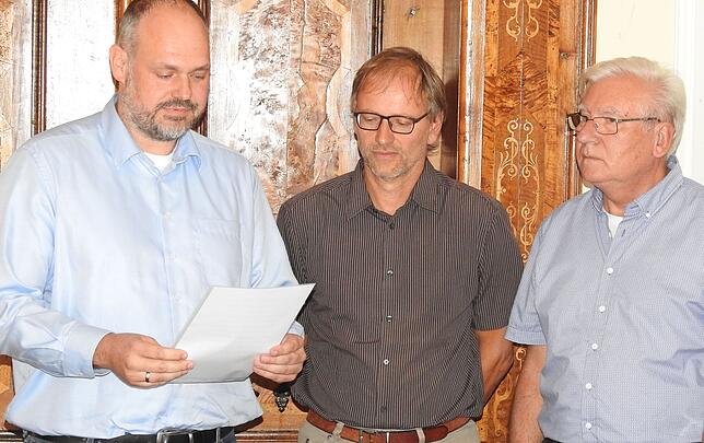 Die Ortsvorsteher Torsten Weimer (von links), Franz Stortz und Fred Thelen wurden vom Gemeinderat in ihren Ämtern bestätigt und legten ...