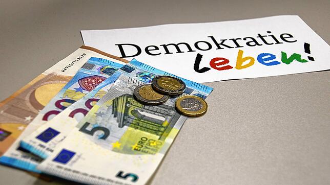 Radolfzell wird künftig im Rahmen des Bundesprogramms „Demokratie leben“ nicht mehr gefördert. Nun will die Stadt zum Teil einspringen.