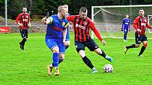 Felix Fehrenbach (am Ball) vom FC Königsfeld hat es in unsere Top-Auswahl geschafft.