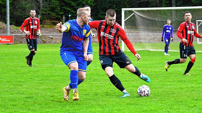 Felix Fehrenbach (am Ball) vom FC Königsfeld hat es in unsere Top-Auswahl geschafft.
