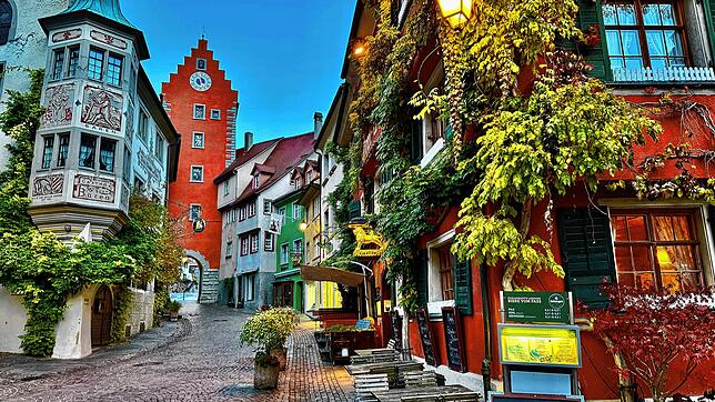 Die Meersburger Altstadt besticht durch ihre wunderschönen Gassen und Fachwerkhäuser.