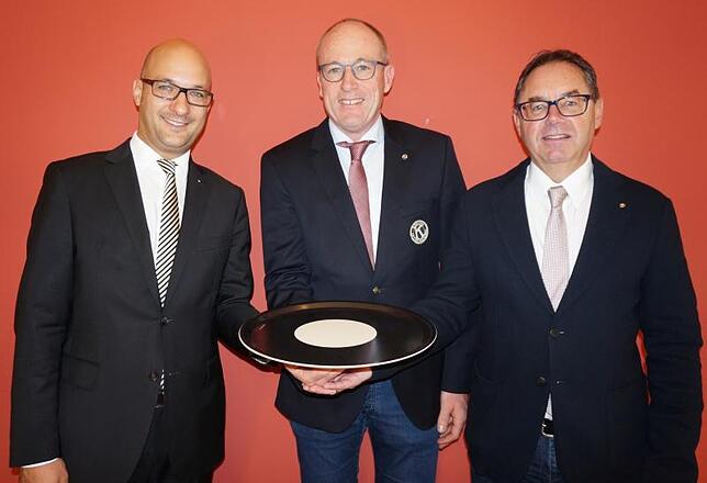 Ihr Engagement ist unterschiedlich, ihre Arbeit verfolgen sie aber unter dem gleichen Motto („We serve“ – wir dienen). Die ...