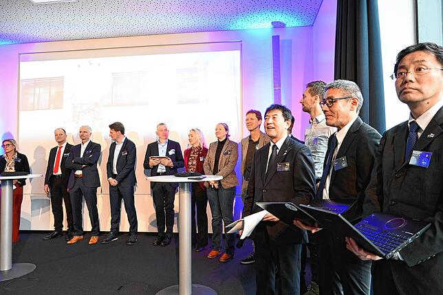 Für die Präsentation der Earthcare-Mission in Immenstaad war auch eine Delegation der Japanischen Raumfahrtbehörde Jaxa vor Ort. Die ...