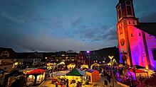 Der Schönwälder Weihnachtsmarkt findet auch dieses Jahr auf dem Dorfplatz, Rathausplatz sowie in und um die Uhrmacher-Ketterer-Halle ...