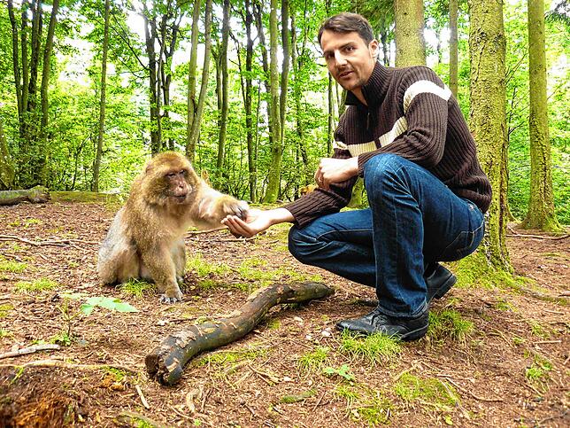bkx_07_Affenberg Auch Parkleiter Roland Hilgartner geht es nahe, wenn eines der Tiere seines Affenbergs verstirbt.