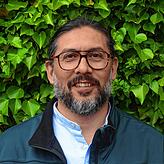Juan Diabuno ist gebürtiger Chilene und kam 2002 nach Deutschland. Er lernte die Sprache und absolvierte eine Ausbildung zum Jugend- und ...