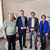 Beschäftigen sich gemeinsam mit dem Thema Wohnen (von links): Herbert Weber, Deutscher Mieterbund Bodensee, Oberbürgermeister Simon ...
