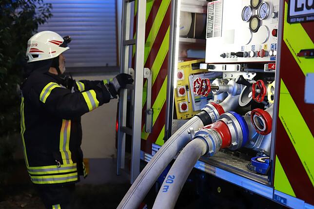 Gegen 0.20 Uhr war das Feuer besiegt, der Einsatz dauerte für die freiwilligen Helfer aber bis Mittwochnachmittag.