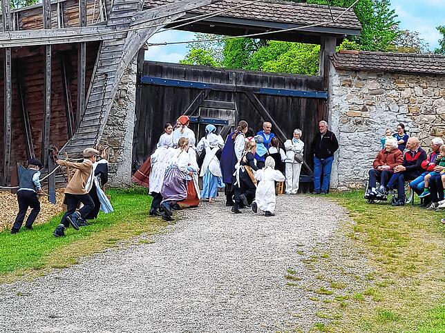 Bild 4: Freilichttheater Riedern am Wald kann starten