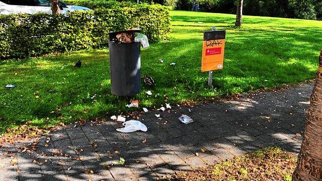 Überquellende Mülleimer sind nach größeren Wochenendveranstaltungen in Villingen-Schwenningen an der Tagesordnung. Unser Bild stammt von ...