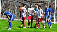 Sieben Treffer durften die Spieler des SC Pfullendorf II (weiße Trikots) gegen den TuS Immenstaad bejubeln.