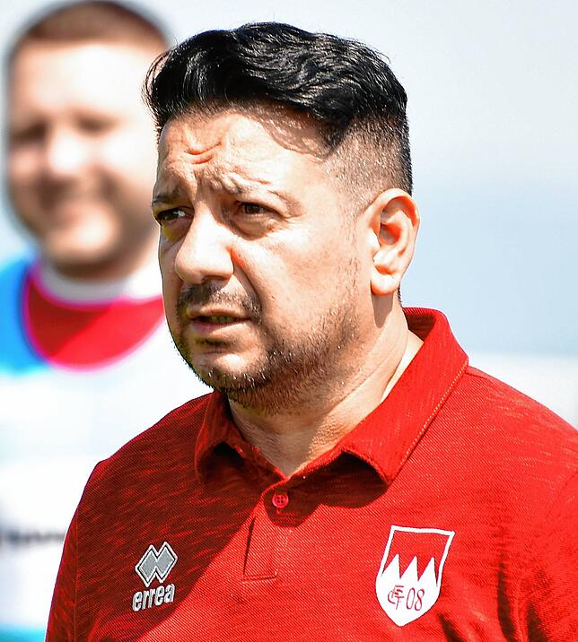 Trainer Vincenzo Leggio (FC Tiengen 08 II): „Ich erwarte mehr Disziplin von meinem Spieler. Auch wenn man provoziert wird, darf es nicht ...
