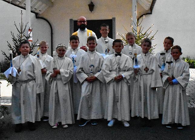 St. Ulrich Nenzingen: Acht Kinder aus Nenzingen und drei Kinder aus Orsingen feierten in der Kirche St. Ulrich ihre Erstkommunion. Der ...