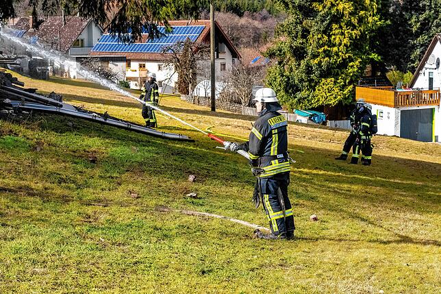 Bild 18: Bilder vom Großbrand in Fischbach: So haben die Flammen gewütet