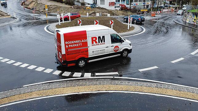Seit Gründonnerstag fließt der Verkehr am Abig-Kreisel in Überlingen wieder.