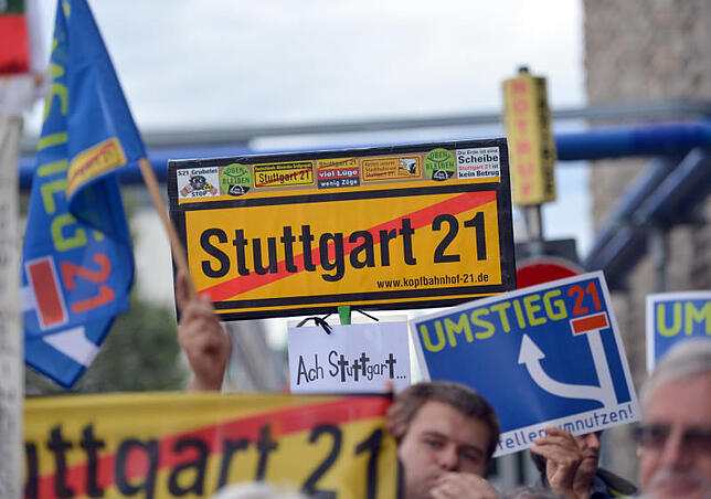 Seit vielen Jahren gehen in Stuttgart Menschen gegen S21 auf die Straße. Immer wieder warnten sie vor explodierenden Kosten. Ein ...