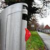 Ein Mülleimer für Hundekot (hier ein Symbolbild) wurde in Neufrach in die Luft gesprengt. Unbekannte sollen einen Knallkörper entzündet ...