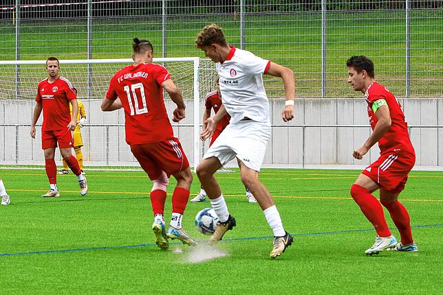 Bild 3: Knackiger Auftakt zwischen SC Pfullendorf II und FC Uhldingen. Wir waren mit der Kamera dabei!