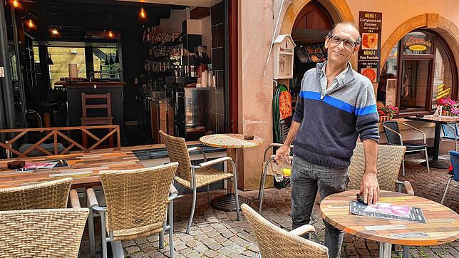 Angelo de Rosa vom Restaurant &bdquo;Rhybrugg&ldquo; in Bad Säckingen leidet unter dem Personalmangel. &bdquo;Keiner will mehr in der ...