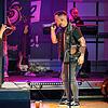 Sascha Wilhelm Live in Aktion auf der Bühne zusammen mit Silke Vogt. Beide singen für die Rock-Band „Rebel Yell“.