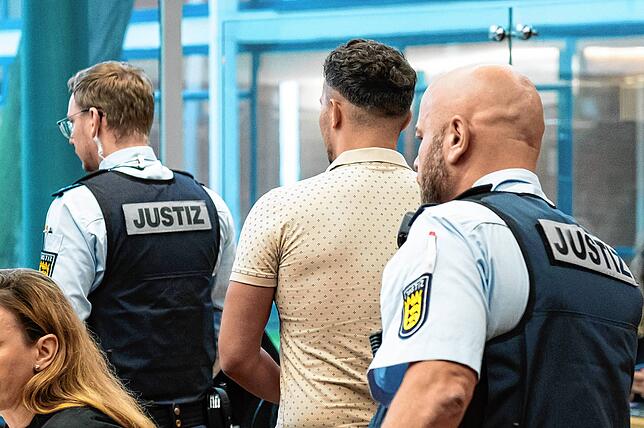 Im Okotber 2023 begann vor dem Landgericht Konstanz ein Verfahren gegen fünf Angeklagte. Sie sollen zur Rockerbande United Tribuns ...