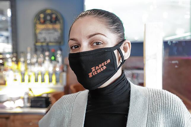 Gina Tatarus von der Bar &bdquo;Zapfenzieher&ldquo;.