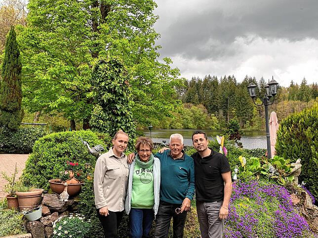 Sie kümmern sich künfig am Bergsee um Ausflügler, Restaurantgäste und Freizeitkabitäne (von links): Syzana Zyba, Anita Fröhlich, Klaus ...