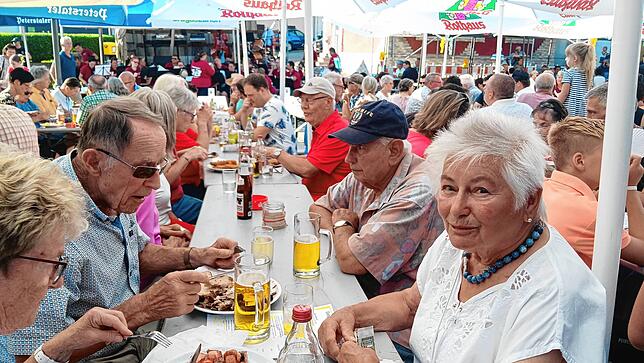 Bild 18: So schön wird beim Dorffest in Dangstetten gefeiert