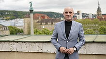Daniel Born steckt hinter dem Hakenkreuz-Skandal im baden-württembergischen Landtag. Er erklärte seinen Rücktritt aus dem ...
