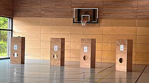 Die Mehrzweckhalle, kurz bevor die ersten Wähler kommen.