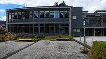 Bild : Student lehrt Schülern Mathematik &ndash; und wie findet das die Schule?