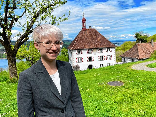 Michèle Warna leitet die Geschäfte der Schloss Freudenfels AG. Nach der Corona-Pandemie hat sie das Haus auch für Individualgäste geöffnet.